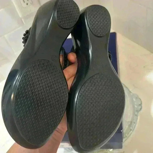 Athena Alexander Black Thong New Sandals with Rhinestones with BOX Size 7 - Picture 7 of 12